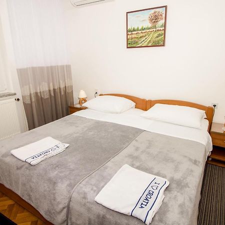 Rooms & Apartment Albina Baška Eksteriør billede