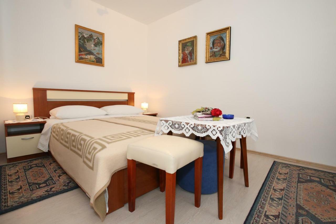 Rooms & Apartment Albina Baška Eksteriør billede
