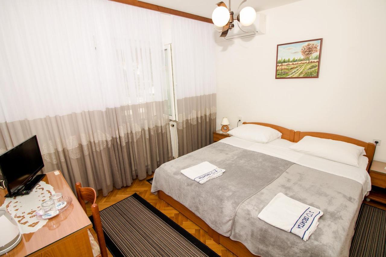 Rooms & Apartment Albina Baška Eksteriør billede