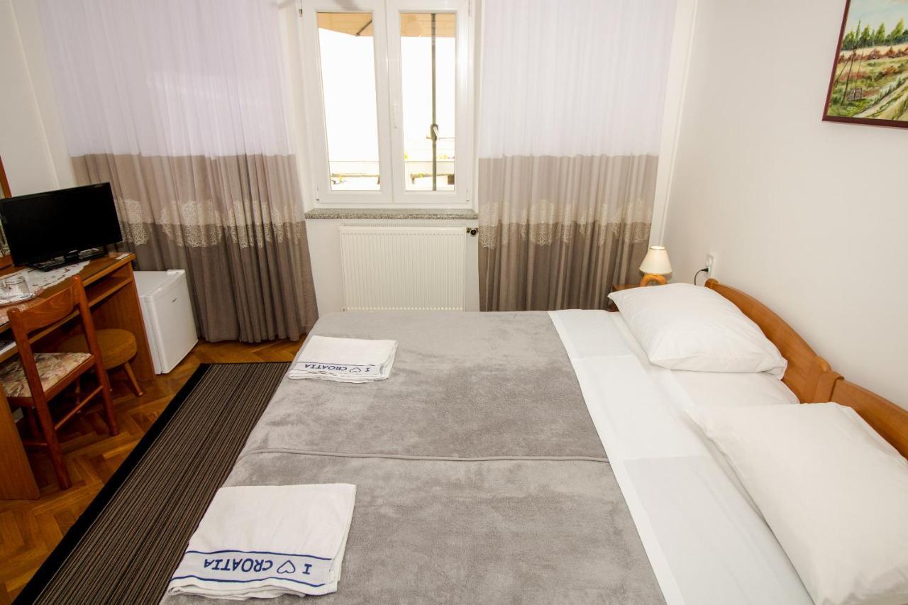 Rooms & Apartment Albina Baška Eksteriør billede