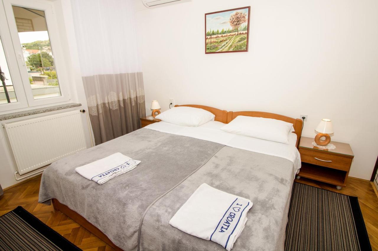 Rooms & Apartment Albina Baška Eksteriør billede