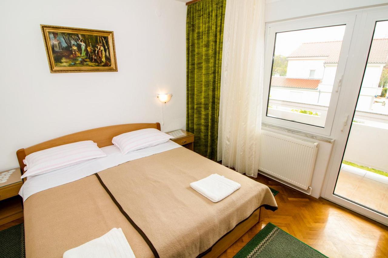 Rooms & Apartment Albina Baška Eksteriør billede