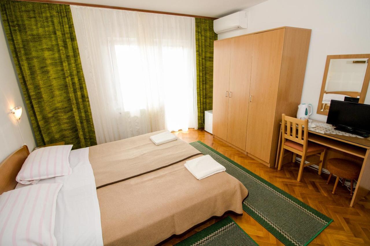 Rooms & Apartment Albina Baška Eksteriør billede