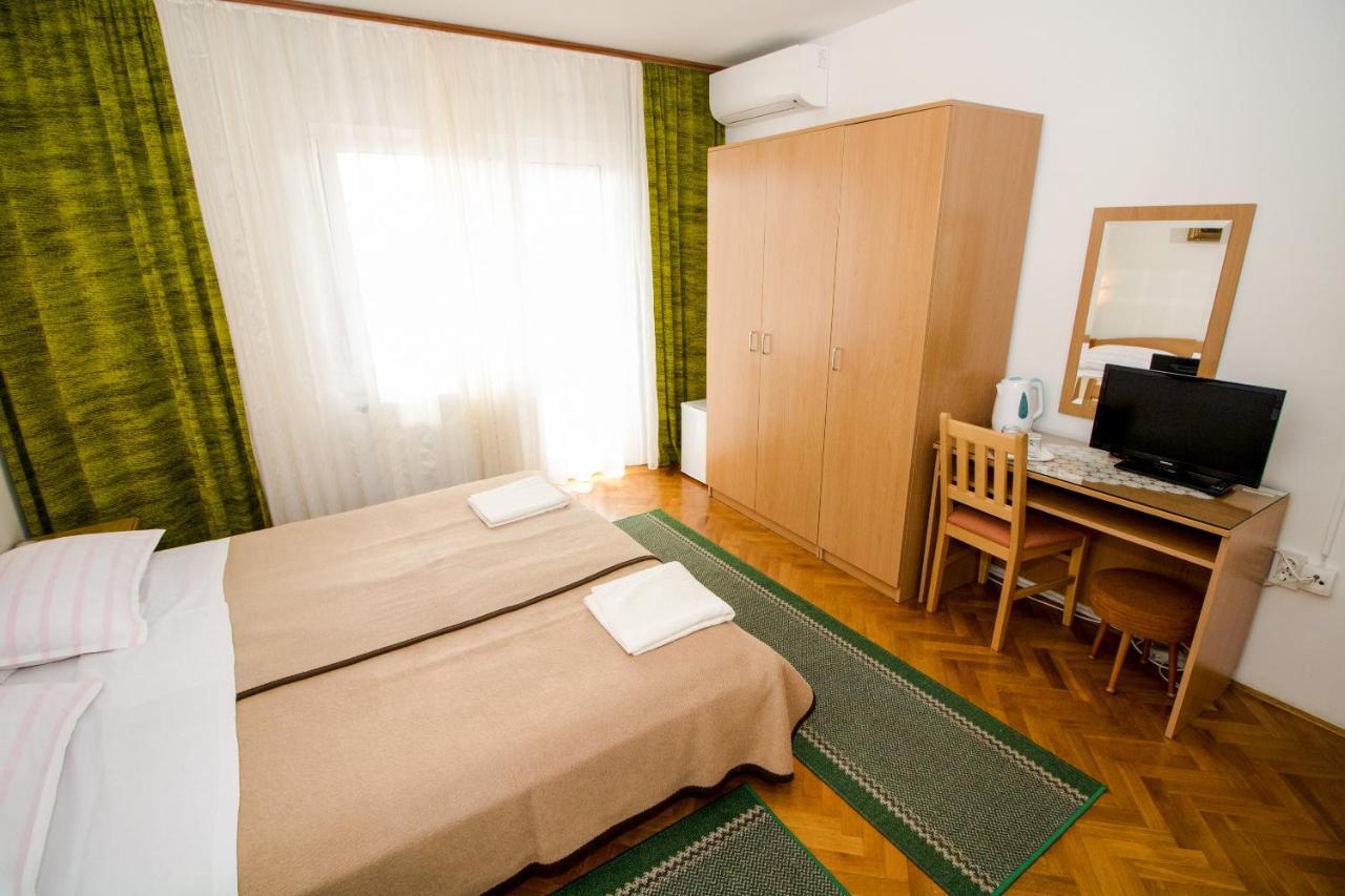 Rooms & Apartment Albina Baška Eksteriør billede