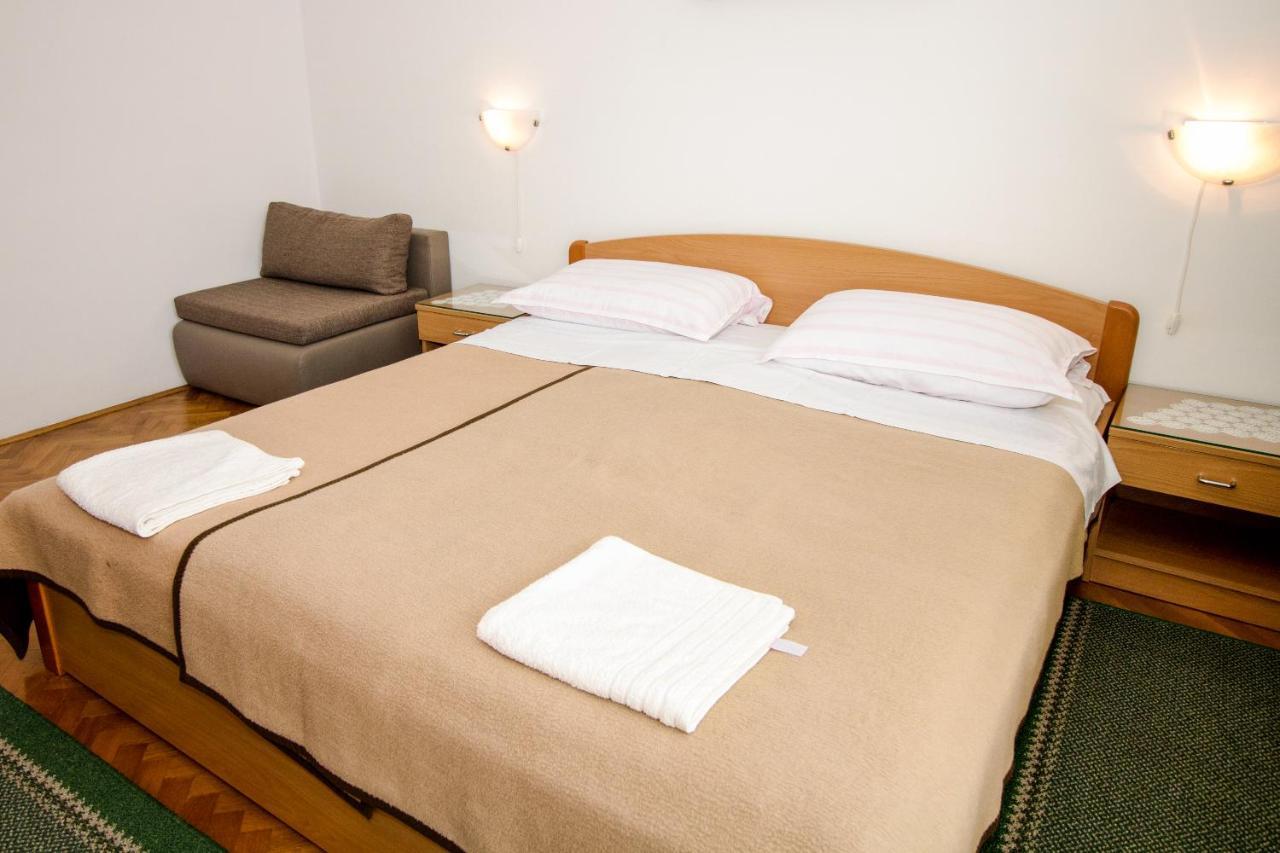 Rooms & Apartment Albina Baška Eksteriør billede