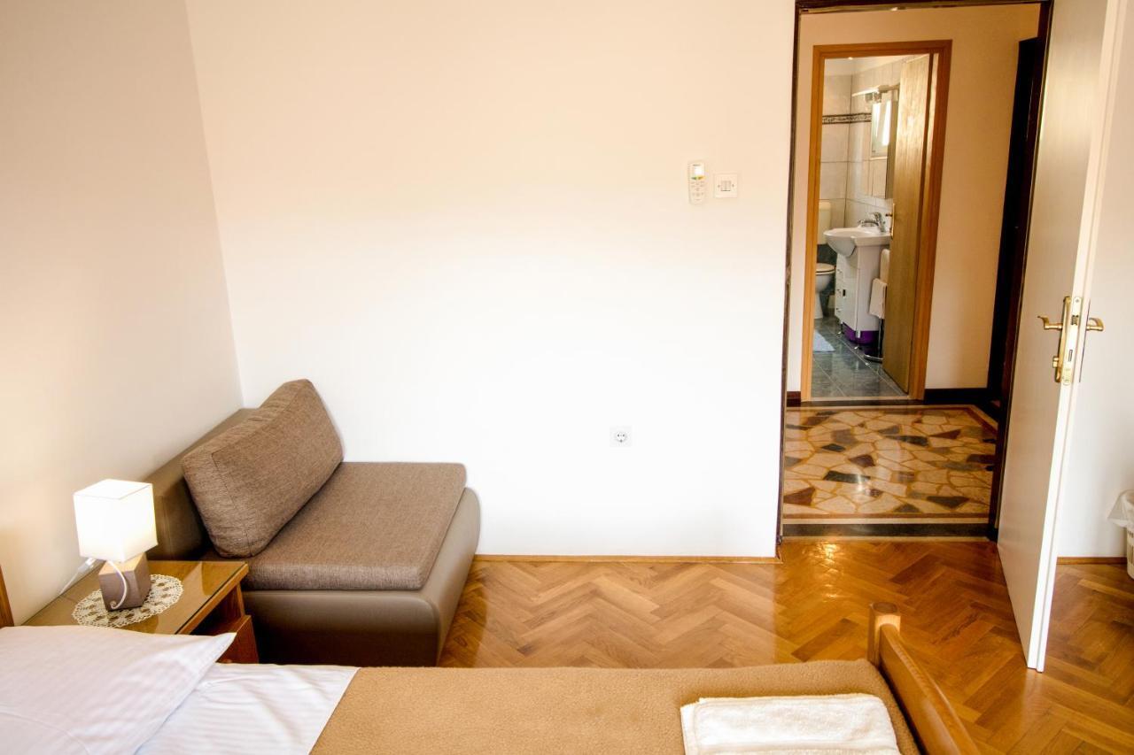 Rooms & Apartment Albina Baška Eksteriør billede