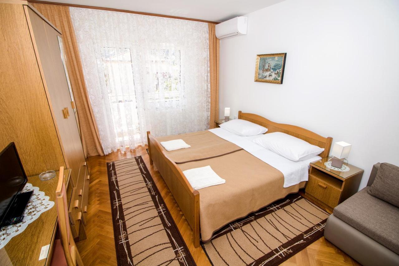 Rooms & Apartment Albina Baška Eksteriør billede