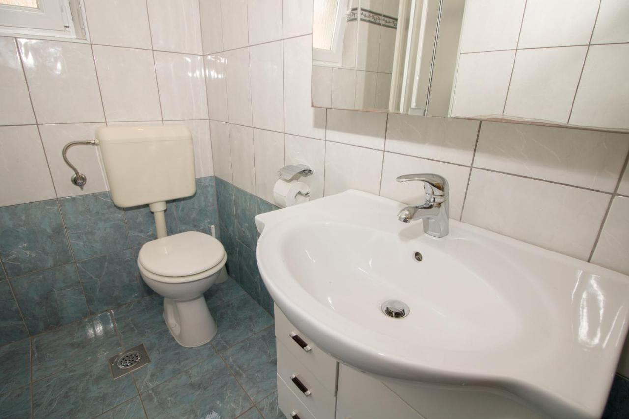 Rooms & Apartment Albina Baška Eksteriør billede