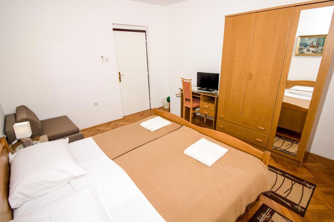 Rooms & Apartment Albina Baška Eksteriør billede