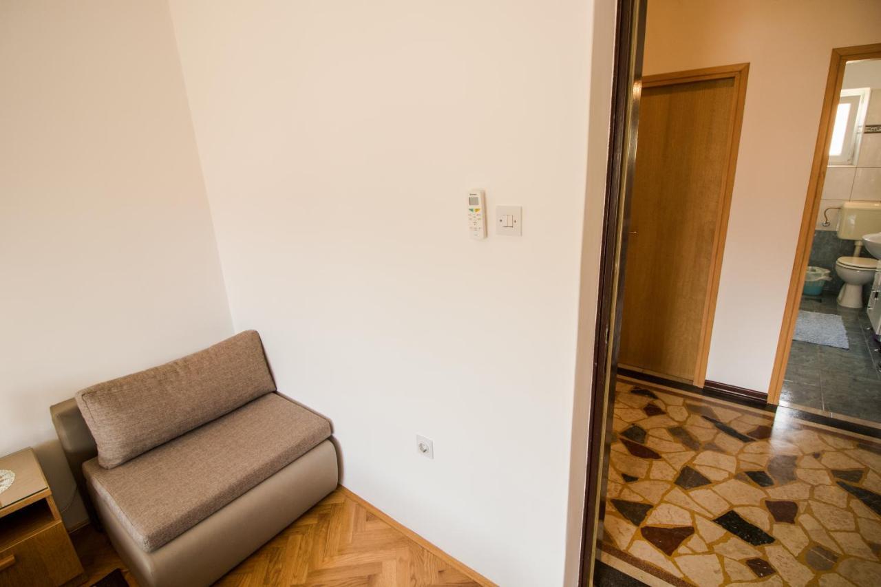 Rooms & Apartment Albina Baška Eksteriør billede