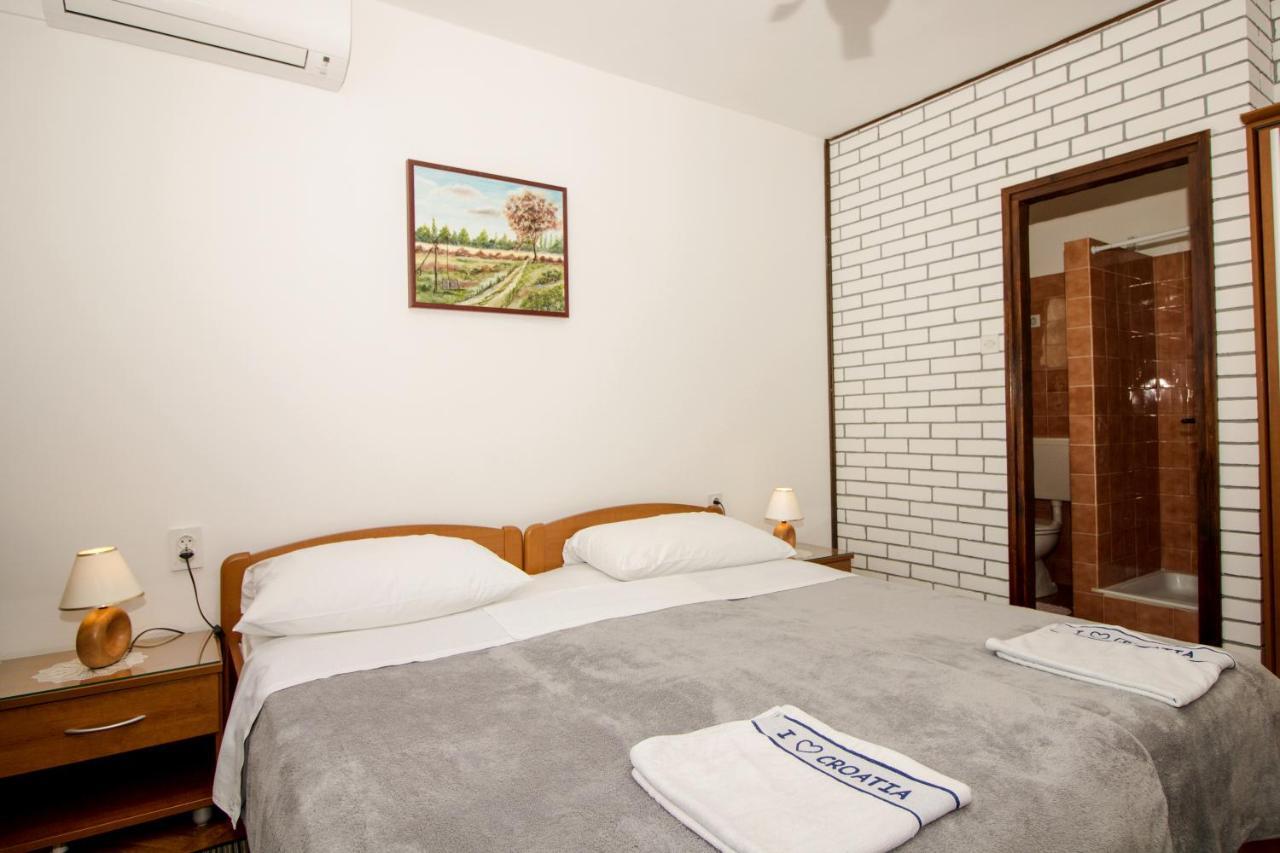 Rooms & Apartment Albina Baška Eksteriør billede