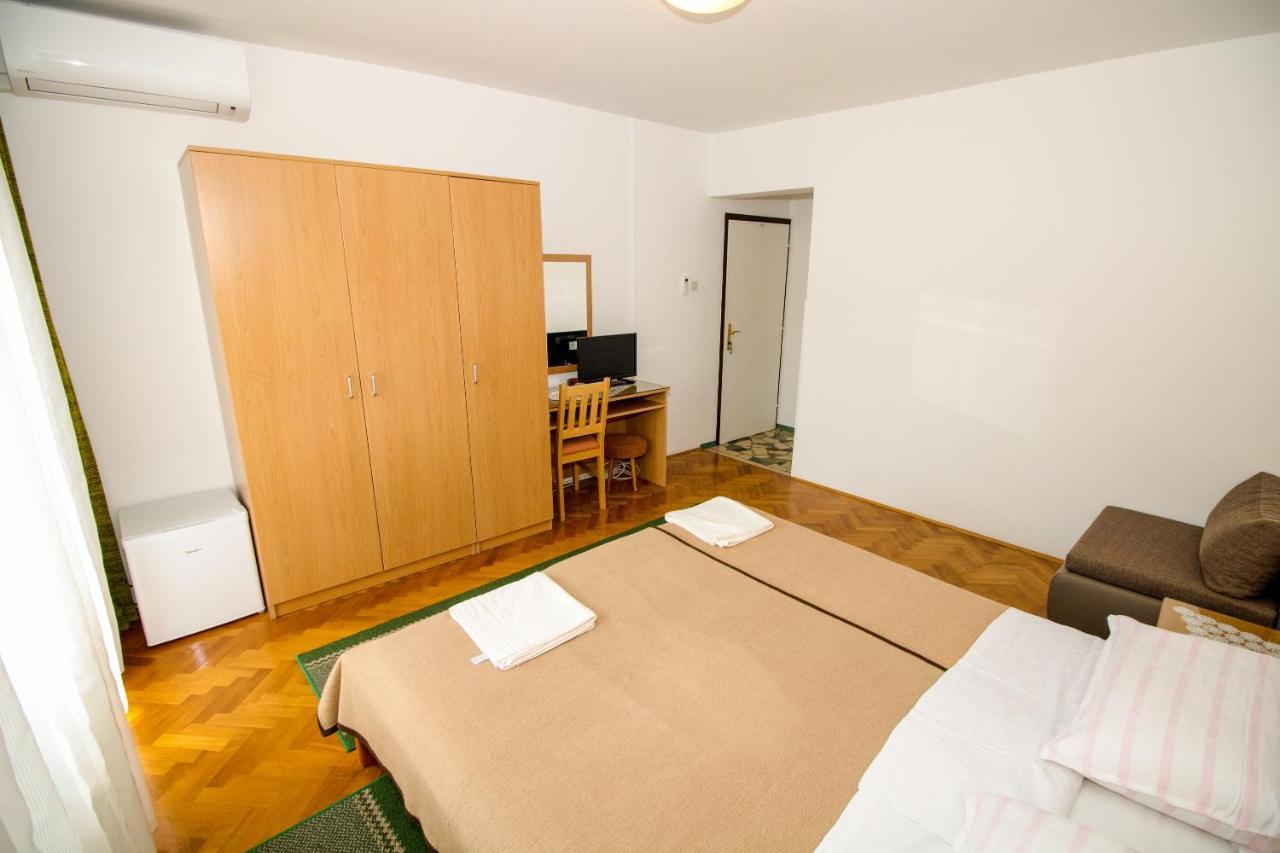 Rooms & Apartment Albina Baška Eksteriør billede