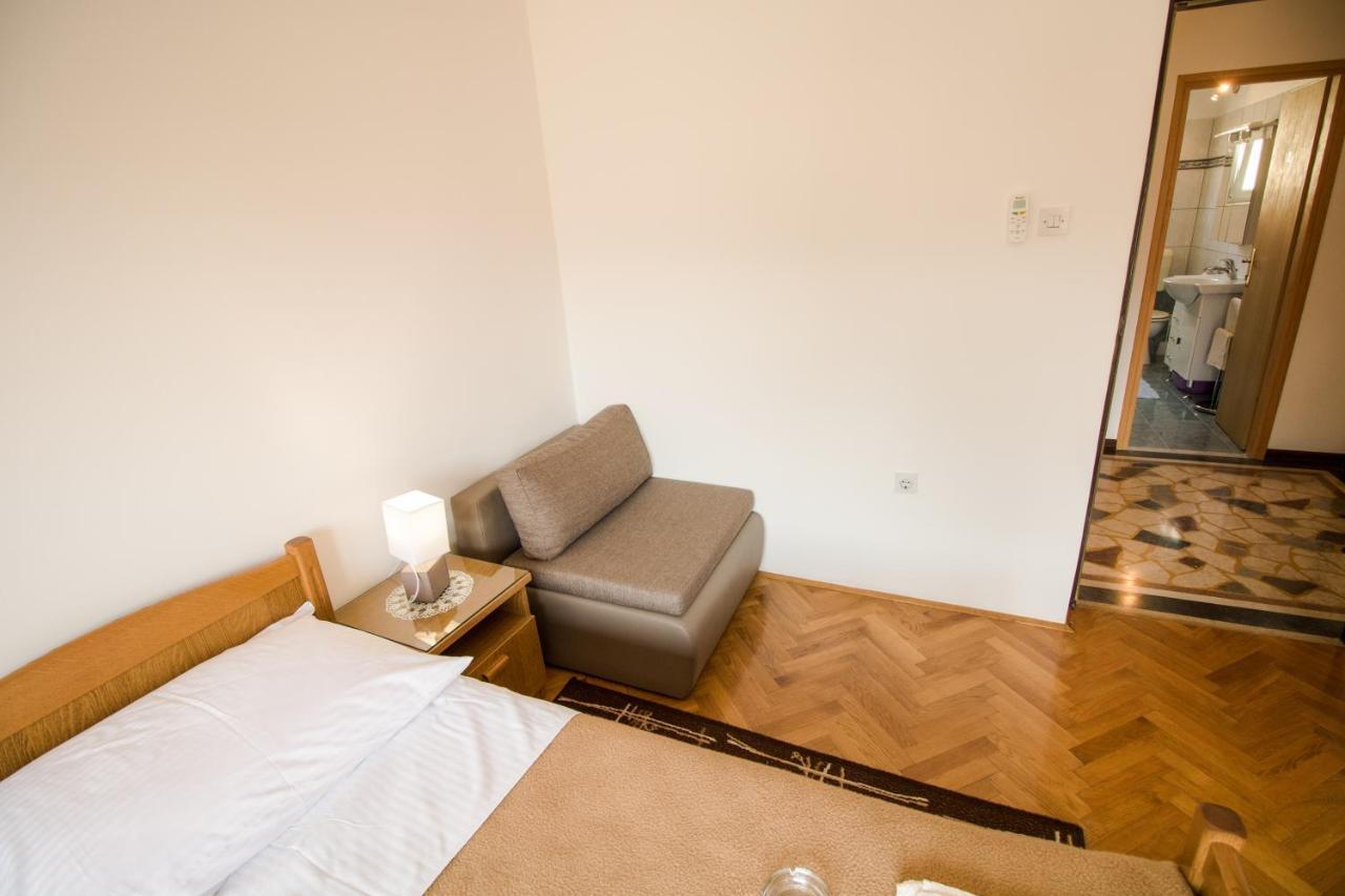 Rooms & Apartment Albina Baška Eksteriør billede