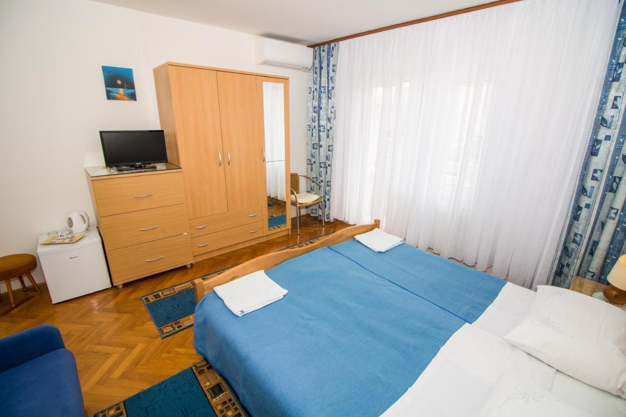 Rooms & Apartment Albina Baška Eksteriør billede